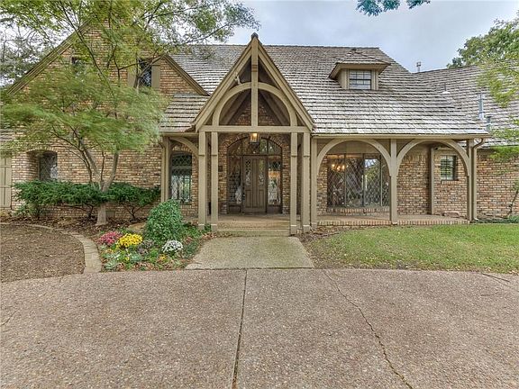 3rd image of 1902 Pin Oak Cir