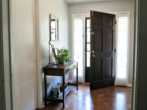 5th image of 110 Starmount Dr