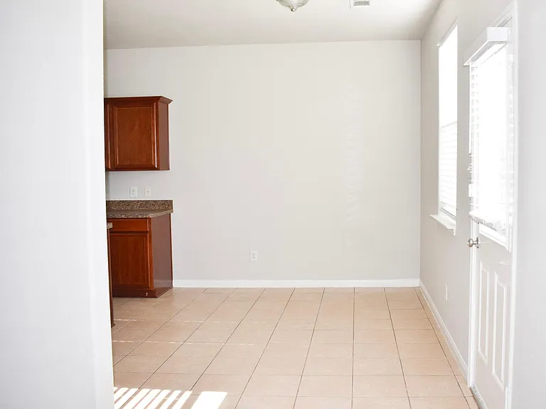 2127 Mandarin Way — Photo 5