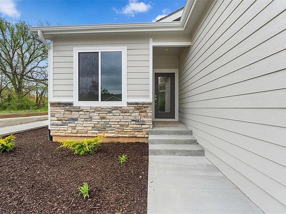 5th image of 796 Highland Dr