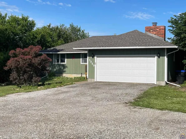 5849 SW Auburn Rd, Topeka, KS 66610