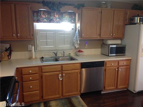3rd image of 709 Woodbury Knolls Dr