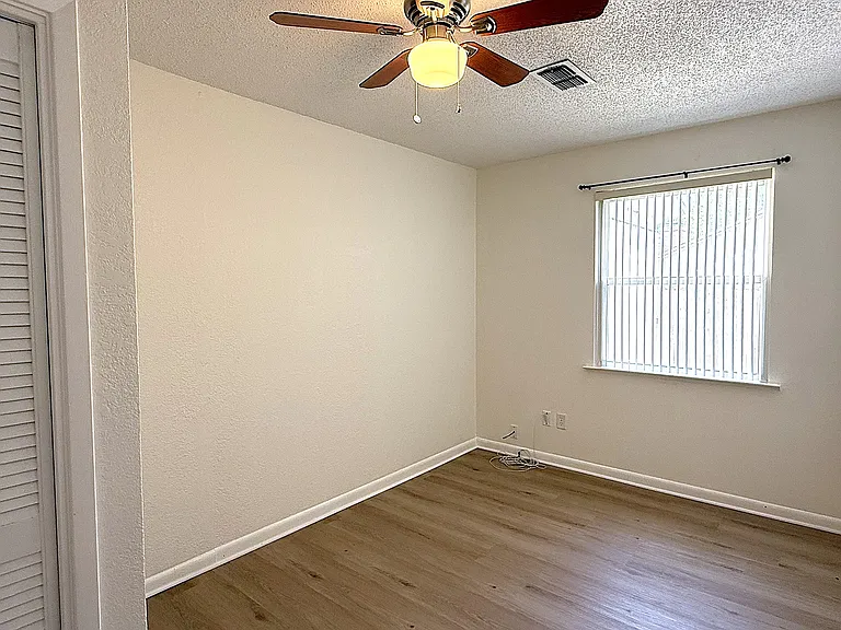 401 Crystal Ln — Photo 13
