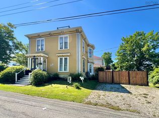 45 Alma St, Yarmouth, NS B5A 3G7