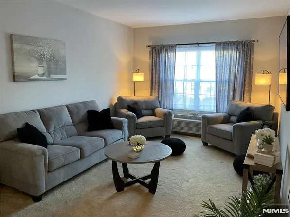 5318 Richmond Rd, West Milford, NJ 07480