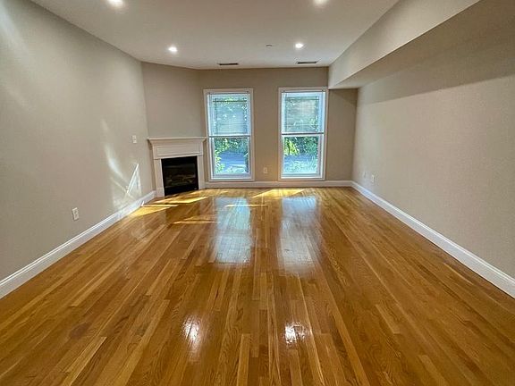 2nd image of 778 Main St APT 1