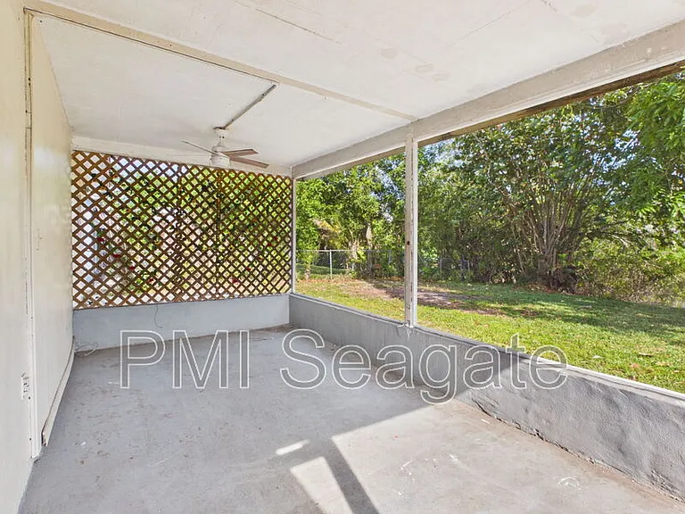 7620 NW 21st St — Photo 4
