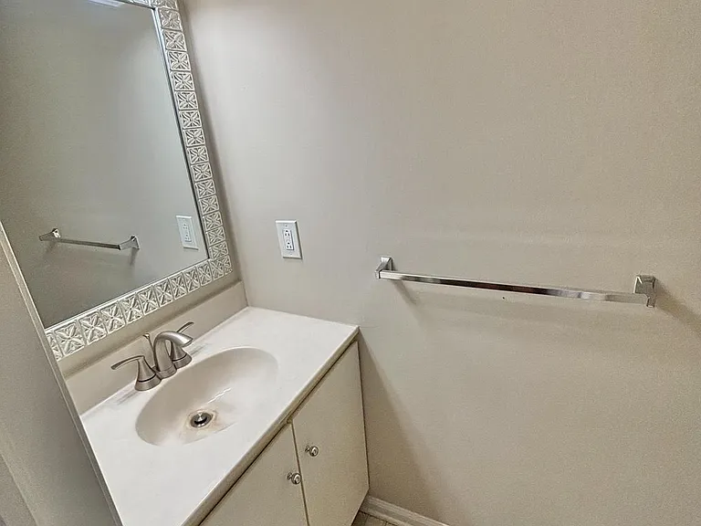 335 Danbury Ct #335 — Photo 4