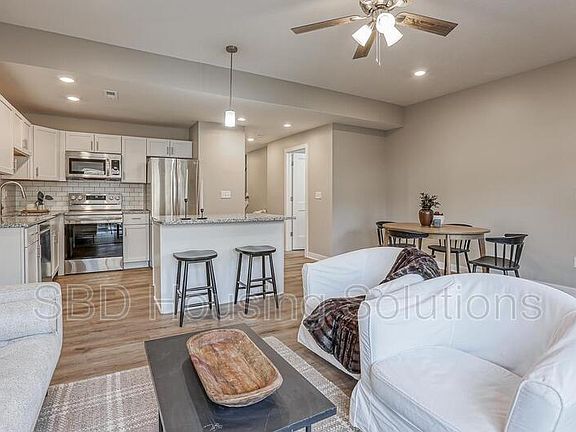 3rd image of 2901 S Harvard Ave #C