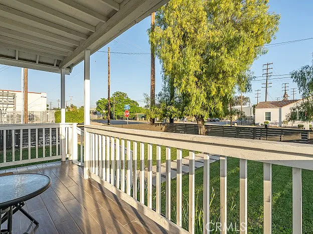 423 E Stuart Ave — Photo 4