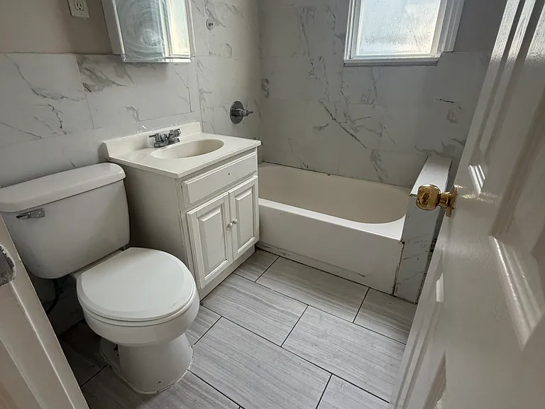 241 Duncan Ave #5C — Photo 9