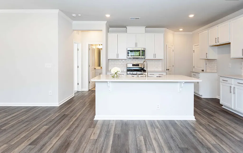 4 bed, 2243 sqft, $2,350 — Photo 3