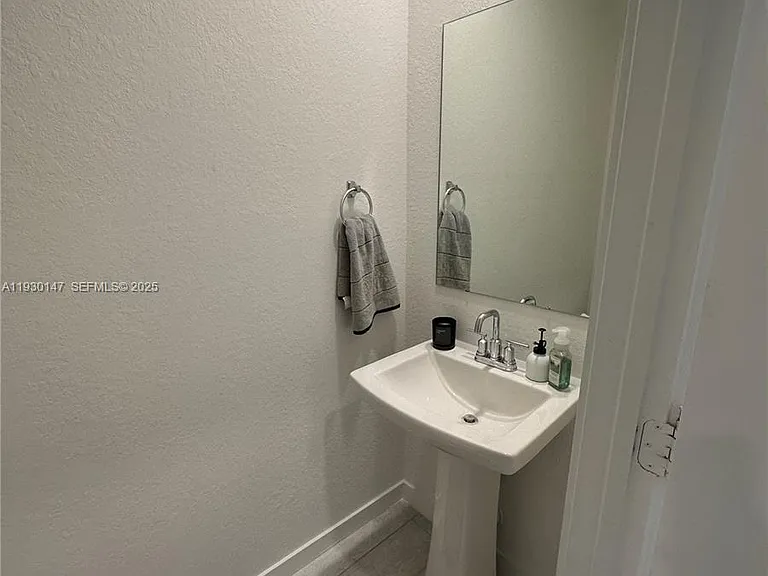 1030 SE 23rd Ter #1030 — Photo 6