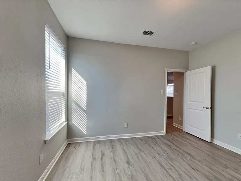 9329 Belle River Trl — Photo 17
