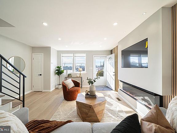 5th image of 3005 Devereaux Ave