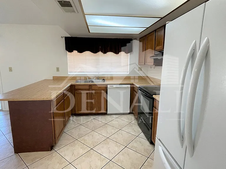 4746 W Aster Dr — Photo 7