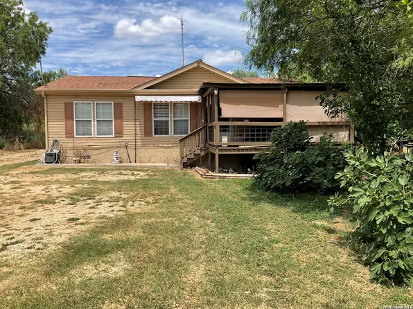139 Country View, Floresville, TX 78114