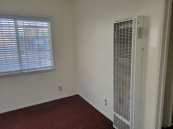 3rd image of 520 Hyde Park Pl