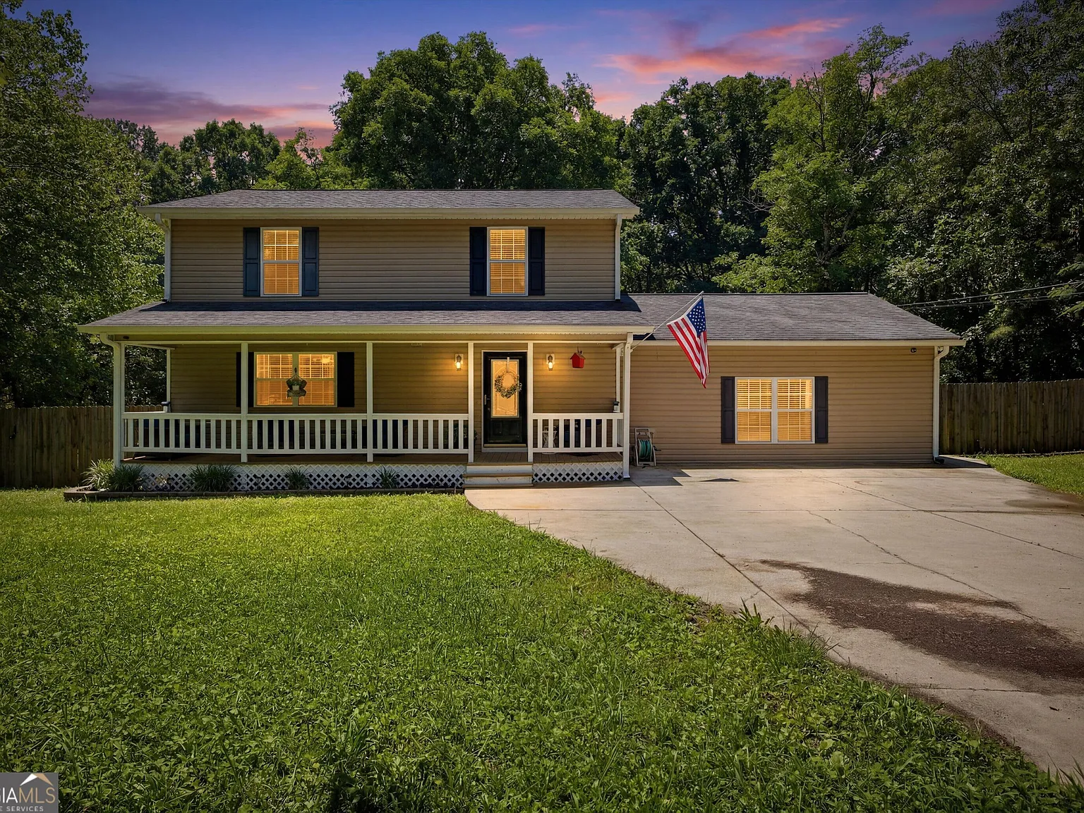 4 bed, 3.5 bath, 2598 sqft, $2,700 — Photo 1