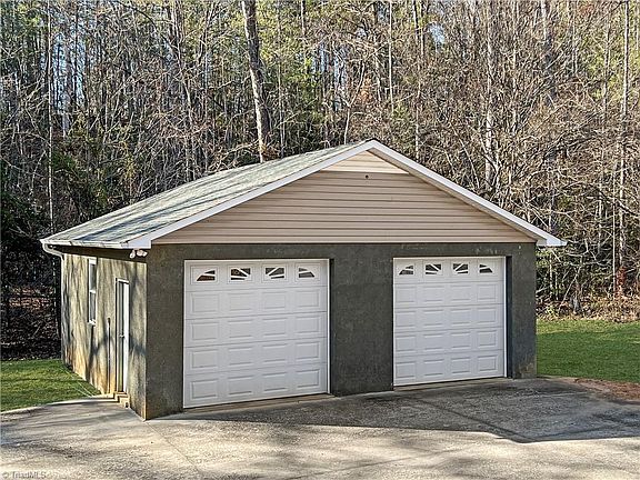 5th image of 455 Spring Dr