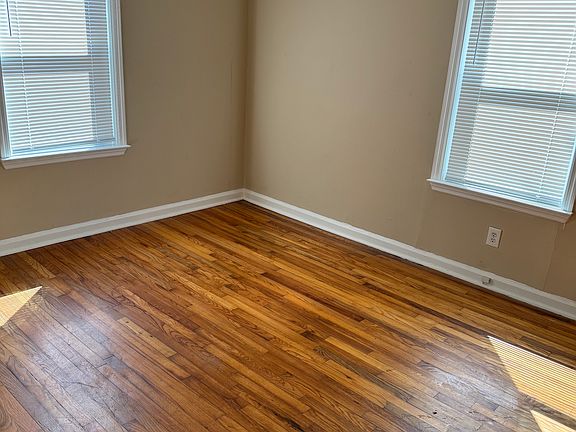 4th image of 410 Central Dr