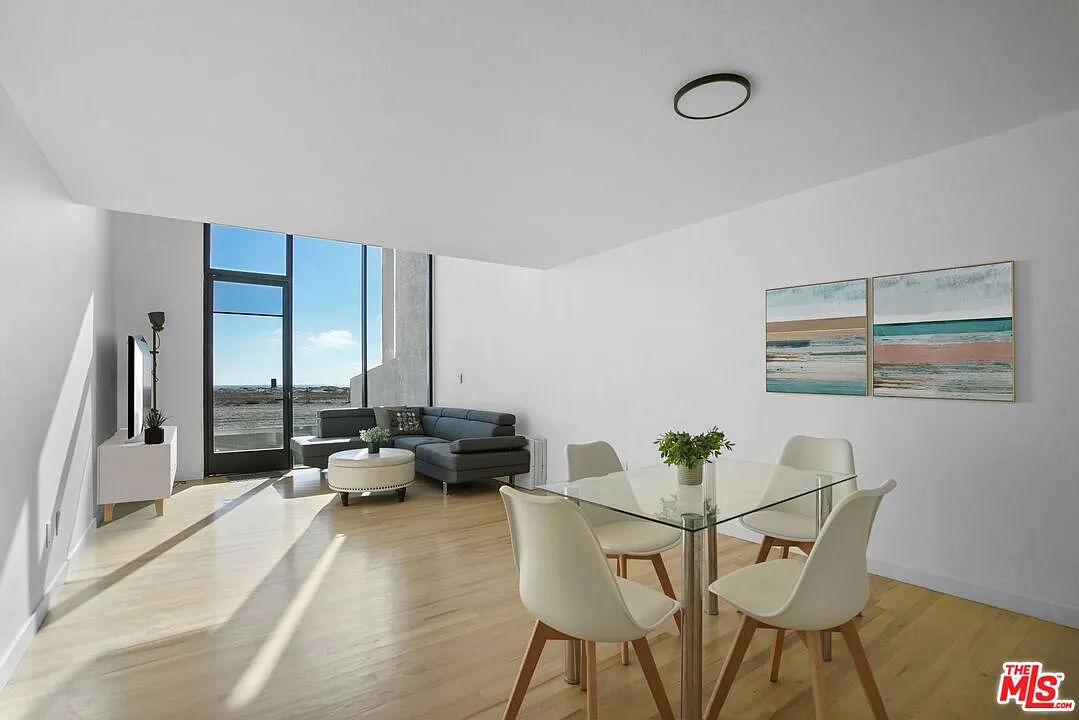 2 bed, 2.0 bath, 678 sqft, $6,495 — Photo 3