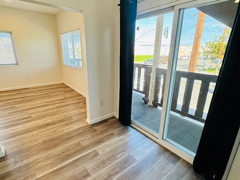 15656 Saticoy St #1 — Photo 4