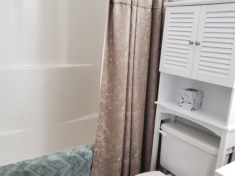 102 Jamestown Ct — Photo 11