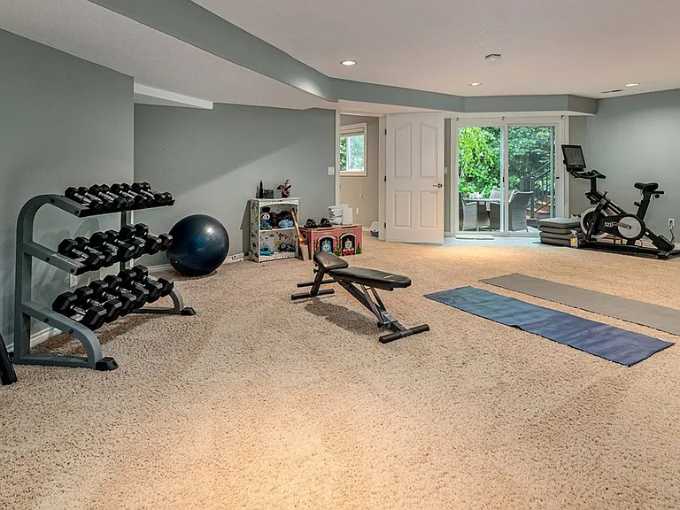 12404 NW Woodland Ct — Photo 27