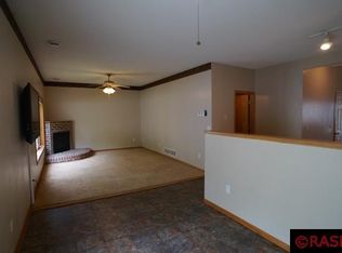 2116 Willow Trl, North Mankato, MN 56003