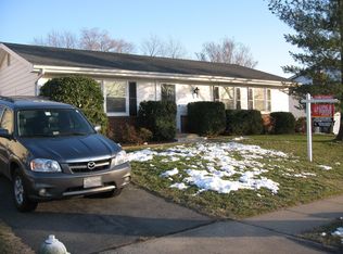 902 N Vernon St, Sterling, VA 20164