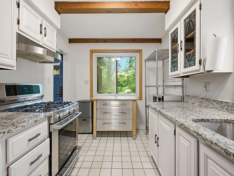110 Devon Ct — Photo 9