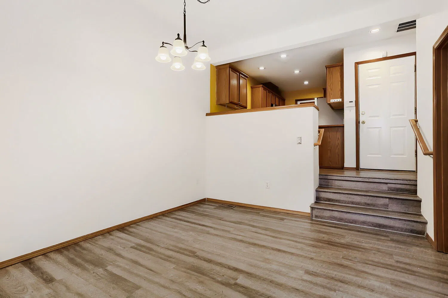 3 bed, 2.5 bath, 1304 sqft, $2,485 — Photo 2