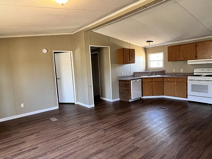 3 bed, 2.0 bath, 1152 sqft, $1,600 — Photo 3