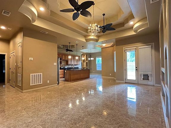 2nd image of 6040 Queens Ct