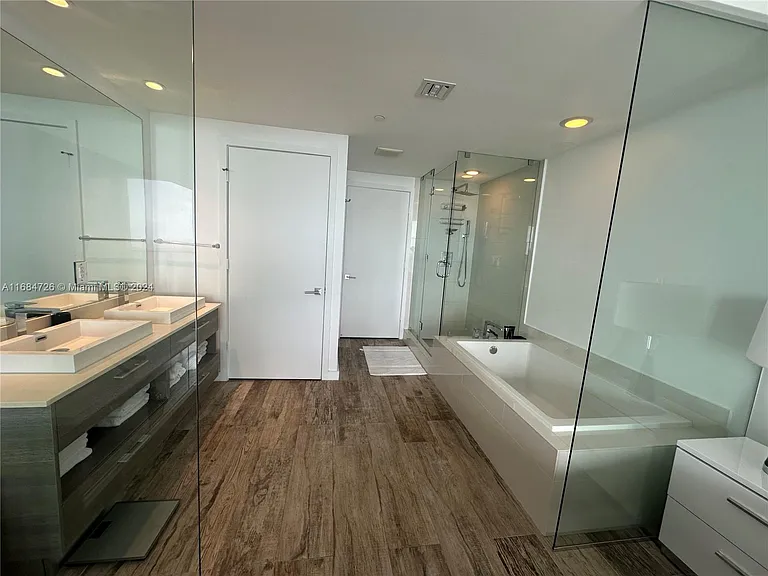 650 NE 32nd St #4205 — Photo 11