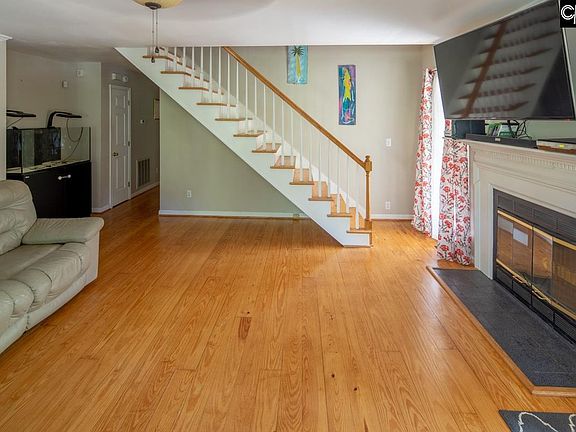 4th image of 3335 Westbury Dr