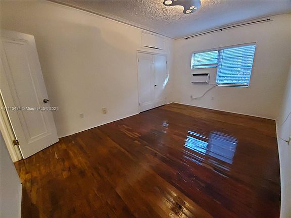 3rd image of 850 Jefferson Ave #9