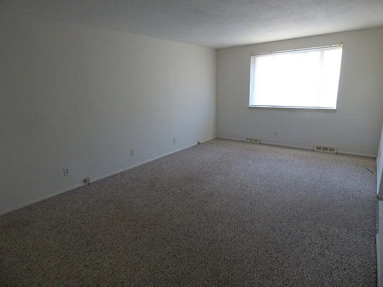 1079-1083 Winona Dr — Photo 10