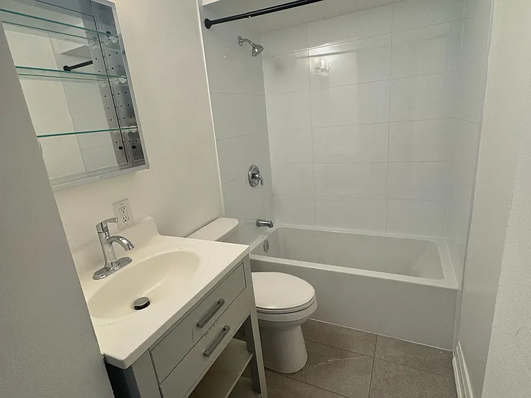 781 Saint Clair Ave W #17 — Photo 9