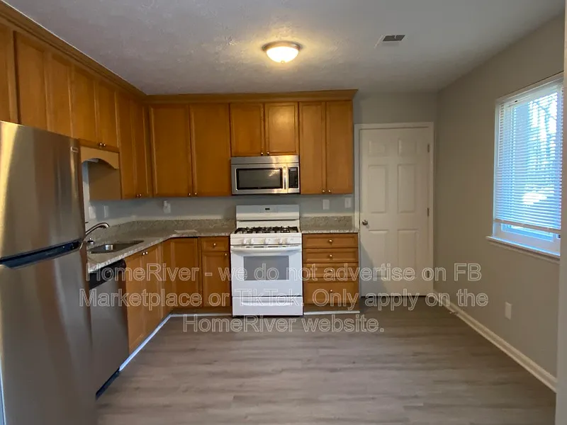 3 bed, 2.0 bath, 1452 sqft, $2,145 — Photo 3