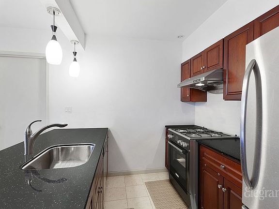 4th image of 1635 Lexington Ave APT 8F