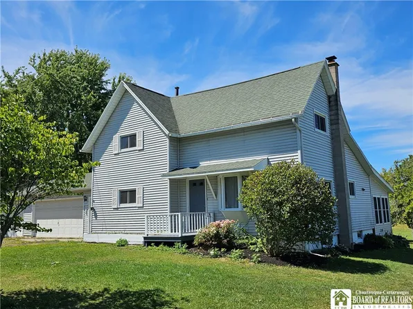 12377 Pennsylvania Ave, Silver Creek, NY 14136