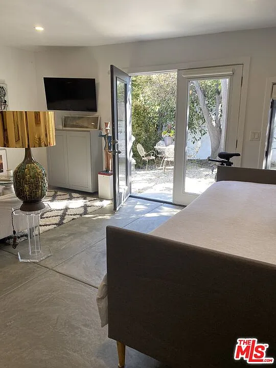 Studio, 350 sqft, $2,300 — Photo 4
