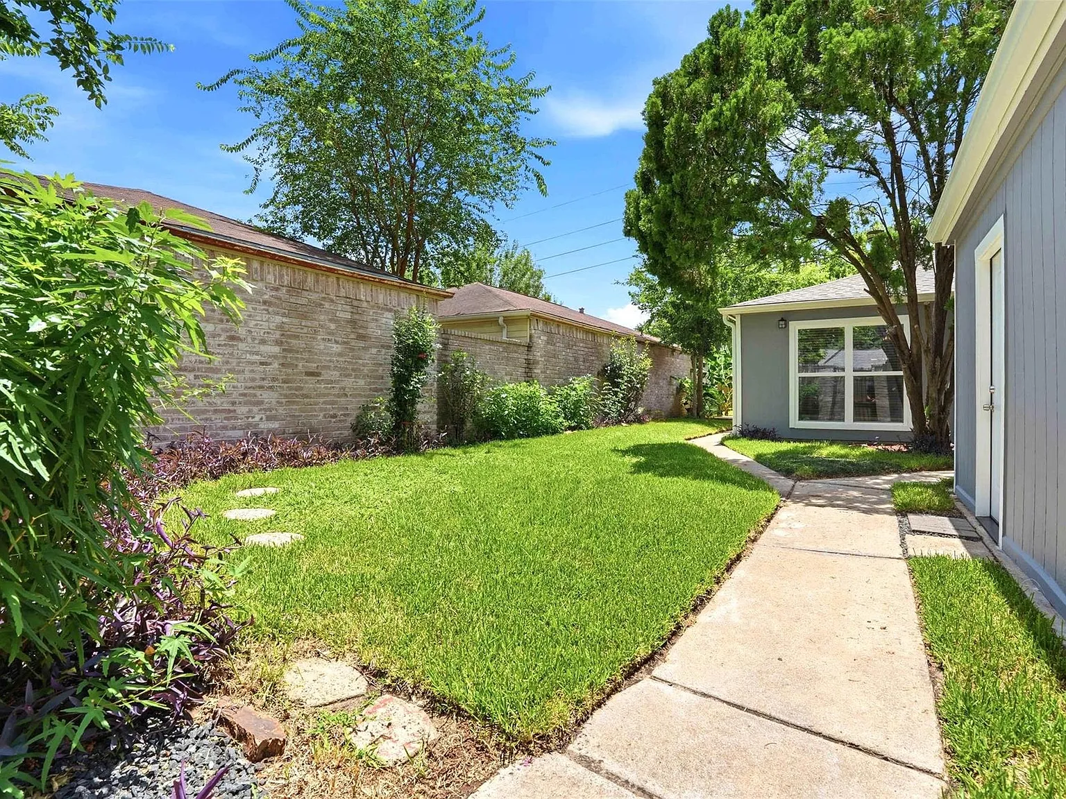 3 bed, 2.0 bath, 1500 sqft, $2,000 — Photo 3