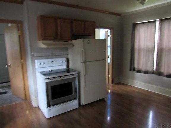 3rd image of 402 S Linden St