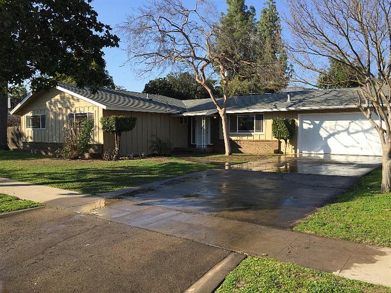 1st image of 624 W Pico Ave