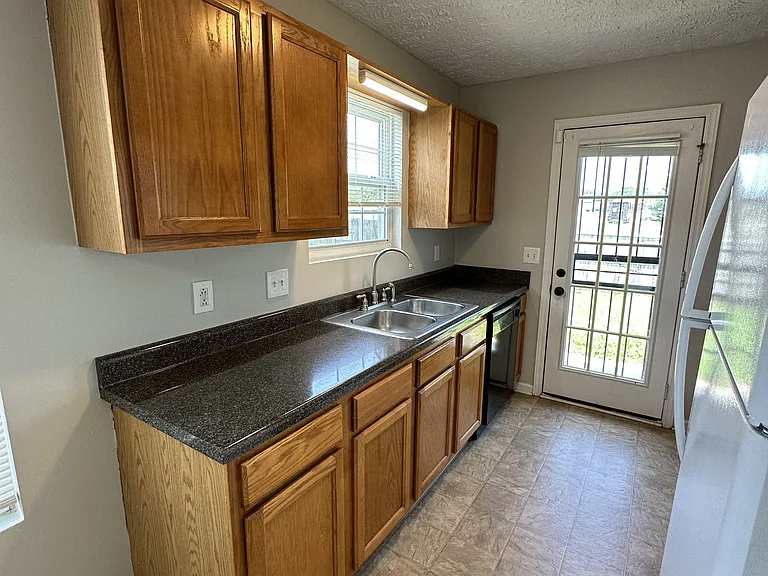 2815 Elijah Dr — Photo 5