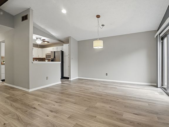 5th image of 7940 Sunfield Ct