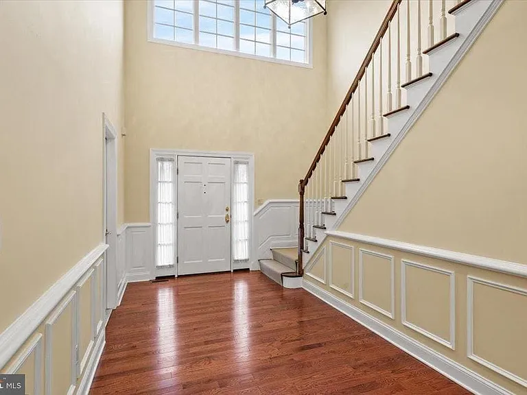 12 Windermere Way — Photo 3